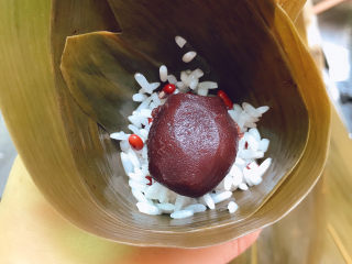 13、红豆粽子,放入红豆沙馅儿