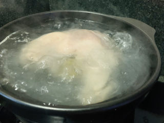 16、胡椒猪肚鸡,大火煮开；