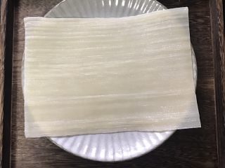 1、街头风味东北烤冷面,烤冷面一片,网上可以买到