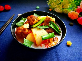 1、年菜  红红火火过大年&白萝卜猪血炖羊肉,成品图来一张。