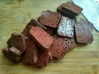 9、年菜  红红火火过大年&白萝卜猪血炖羊肉,切片。