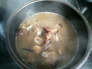 14、年菜  红红火火过大年&白萝卜猪血炖羊肉,倒入电压力锅。