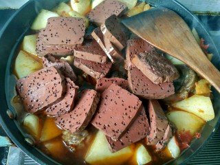 20、年菜  红红火火过大年&白萝卜猪血炖羊肉,萝卜烧软，放猪血。