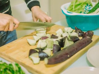 2、红烧茄子,茄子先对半开????