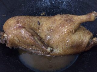 15、酱油全鸭-在家这样做,最后大火收汁，已不出油为宜，出油了感觉没有汁不好吃，肉也干