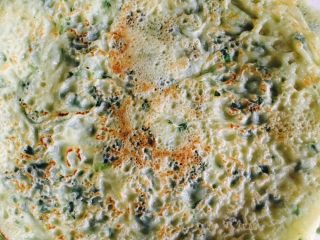 3、蔬菜卷饼#挑战鸡蛋的100种做法#,翻面再煎下