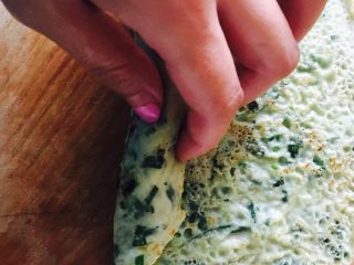 4、蔬菜卷饼#挑战鸡蛋的100种做法#,再做第二个时候就可以卷了