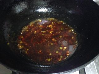 6、鱼香脆皮豆腐,倒入碗汁煮开1分钟