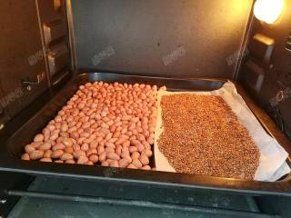 3、亚麻籽花生酱,放入烤箱，170度烘烤10-15分钟