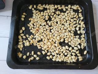 4、亚麻籽花生酱,烤好的花生仁晾凉之后搓掉红色外衣