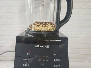 9、亚麻籽花生酱,破壁机接通电源，选择酱料程序