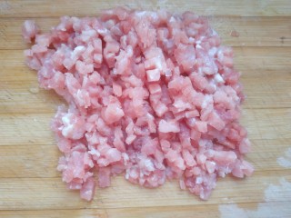 1、干煸芸豆,猪肉剁碎