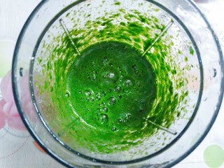 3、花样蒸饺系列(1),搅打一分钟左右,成泥状即可!