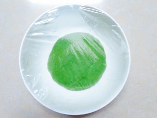 6、花样蒸饺系列(1),封上保鲜膜静置半个小时左右!