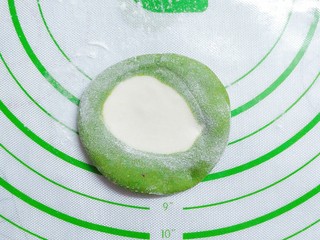 17、花样蒸饺系列(1),用手把剂子压成扁圆!