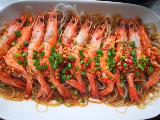 12、蒜蓉粉丝虾,撒上葱花