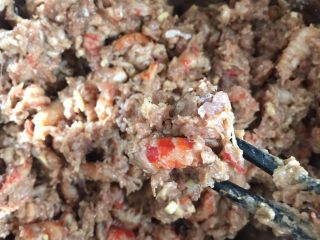 7、酥成渣的小龙虾月饼????,顺时针充分搅拌。