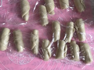 9、酥成渣的小龙虾月饼????,卷完醒10分钟