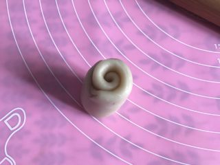 10、酥成渣的小龙虾月饼????,放5分钟，拿出一个小卷