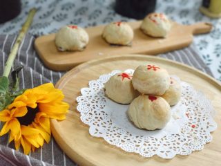 17、酥成渣的小龙虾月饼????,出箱，酥的掉渣渣。????