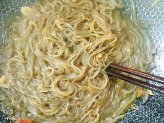 19、粉条炒肉,煮熟