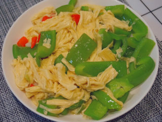 16、青椒炒腐竹,一道美味的青椒炒腐竹便可食用啦～