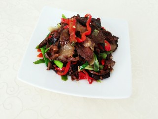 14、烟笋炒腊肉,炒好的烟笋腊肉，真是色香味俱全啊！增肥滴节奏！哈哈哈哈！