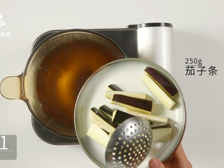 2、超下饭的肉末茄子，营养美味吃不够！,预备茄子条