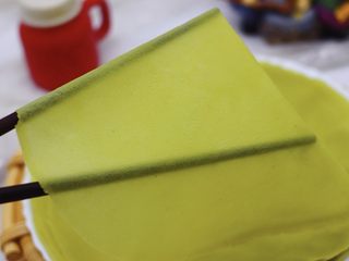 20、薄如蝉翼的春饼,超级薄有没有，有没有那种薄如蝉翼的感觉，而且春饼特别的筋道有韧性哟