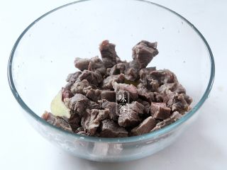 7、番茄牛肉煲,然后捞出来待用;