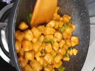 11、糖醋脆皮豆腐,翻炒均匀出锅即可