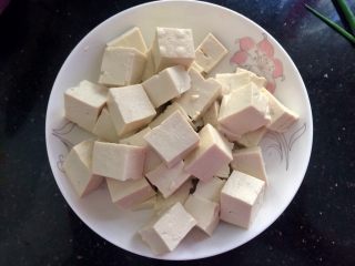 4、家常肉末豆腐,豆腐切小块
