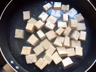 5、家常肉末豆腐,焯一下水