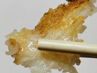 13、广式煲仔饭,煲仔饭做的是否出色，看煲底的饭焦就知道，金黄色，不沾煲底为最佳。