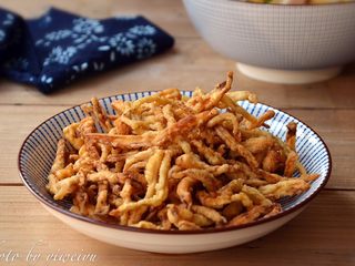 12、椒盐味干炸杏鲍菇,出锅