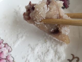 6、红豆粽子,粘白糖吃，特别香甜！而且可以解粘性，好消化！