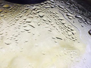 21、福袋黄金饭,可以看到面皮冒泡！变透明即熟！这个时候就可以关火，避免蒸过头！