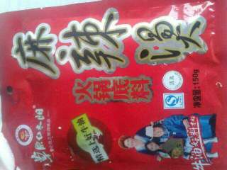 1、麻辣香锅,准备火锅料