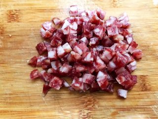 3、广式萝卜糕,腊肠切丁