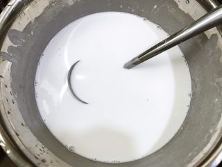 5、广式萝卜糕,加入450克清水调成无颗粒的粉浆