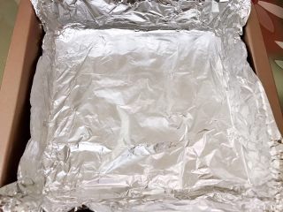 6、广式萝卜糕,8寸方形烤盘里铺上锡纸备用