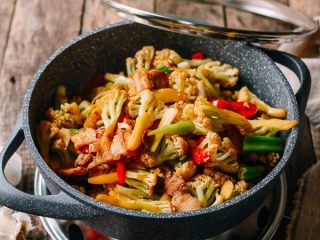 9、干锅花菜,没有像外面餐馆那么多油，看上去就很爽口。