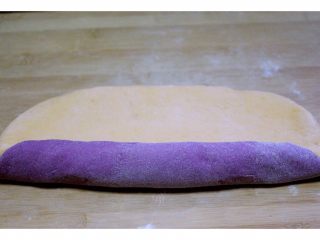 9、双薯花卷,从面边边开始卷起、如图