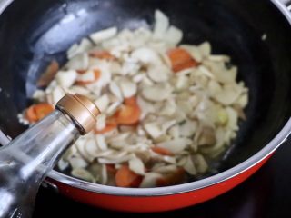 11、蚝油杏鲍菇,生抽半汤匙