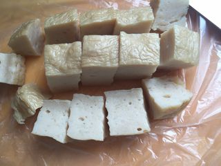 12、自制鱼豆腐,稍冷却脱模，切小块，小朋友们即可食用了