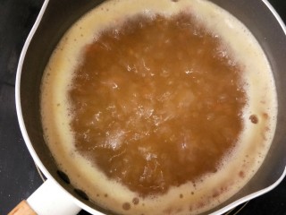 4、香辣咖喱火锅,小火煮至咖喱融化