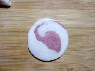 11、#欢度元宵#雨花石汤圆,按扁。