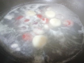 19、#欢度元宵#雨花石汤圆,因为汤圆不大，几分钟就好。看到汤圆浮在水面上，在煮一分钟，就可以了。