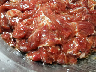 15、小炒牛肉,牛肉封油，放置15分钟