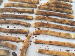 21、咖啡硬脆饼干,擦在饼干上